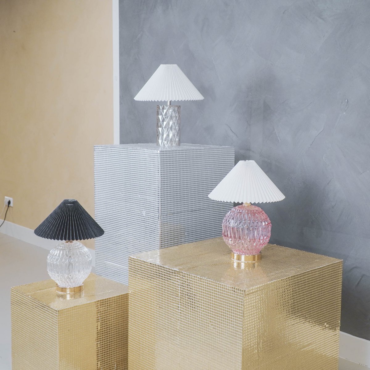 Housevitamin Tafellamp met Glazen Voet - Smokey Glass