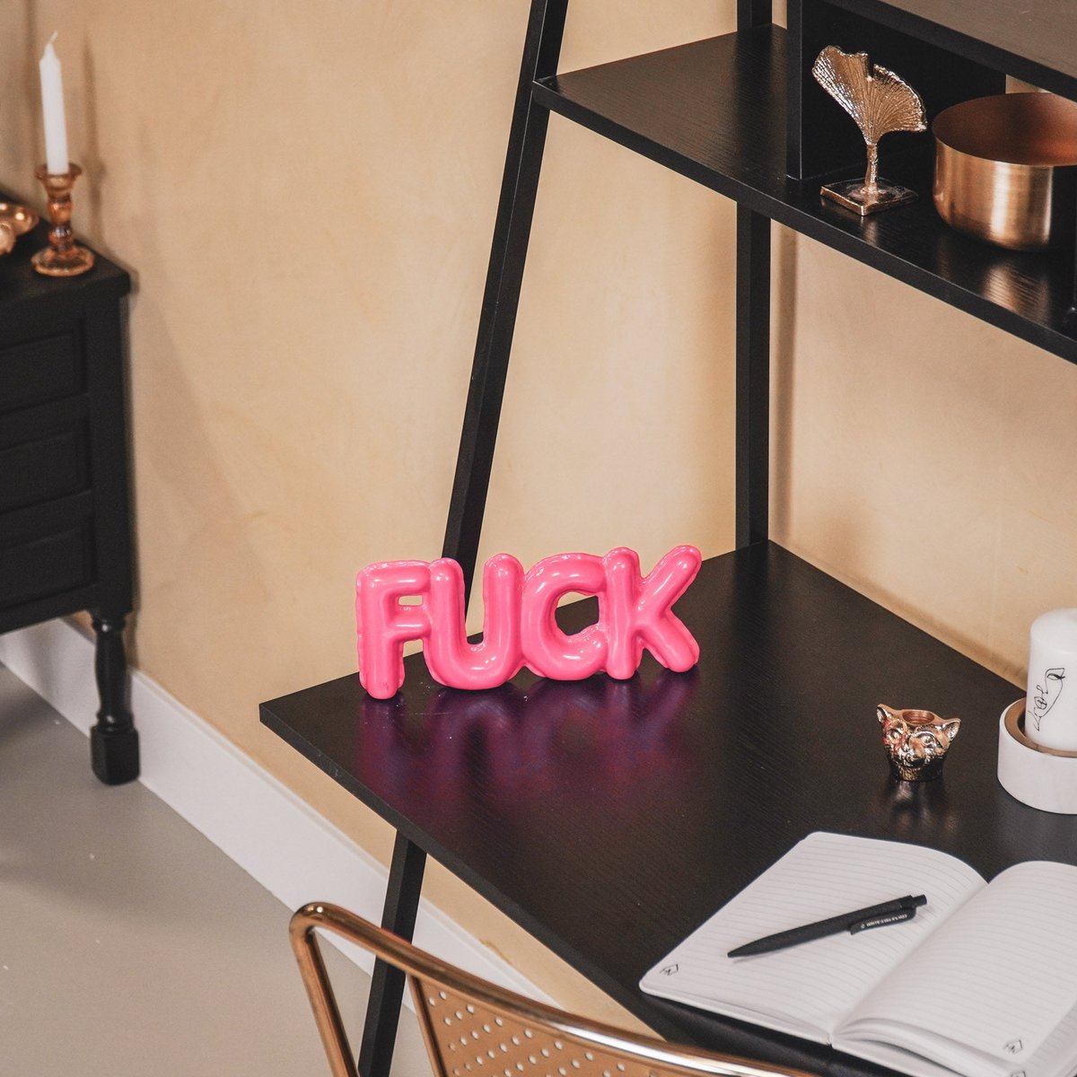 Housevitamin Ornament Ballon 'Fuck' - 25x3,5x10 cm - Neon Roze
